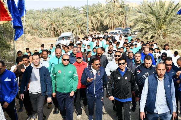 وزير الرياضة ومحافظ مطروح يقودان مهرجان للمشي