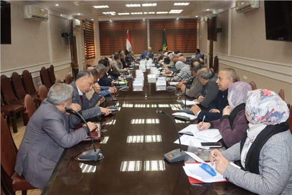 محافظ القليوبية يجتمع بأصحاب مصانع باسوس لمناقشة تقنين اوضاع المنطقة الصناعية 
