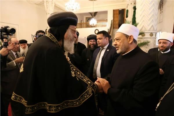 شيخ الأزهر يهنئ البابا تواضروس والأخوة المسيحين