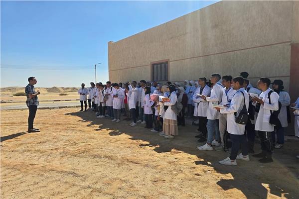 طلاب كلية العلوم الزراعية البيئية