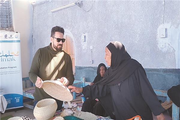 إحدى الحرف اليدوية