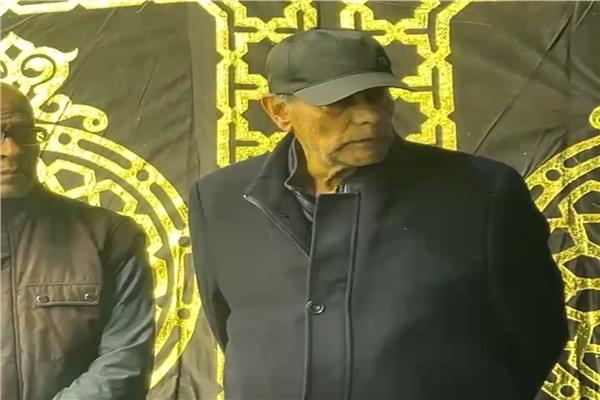 أحمد بدير يستقبل عزاء شقيقته في حدائق القبة