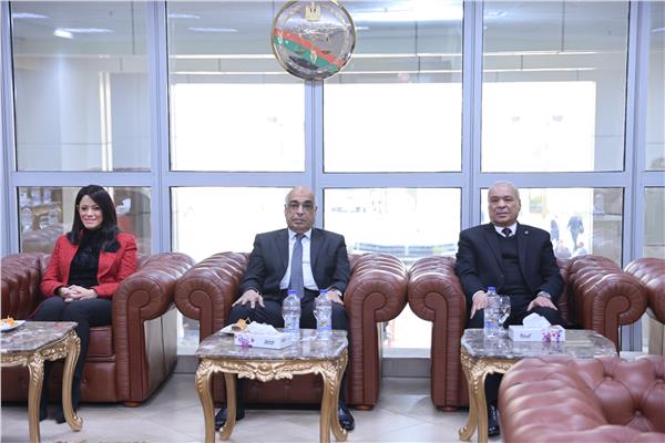 وزير العدل و رئيس هيئة النيابة الادارية ووزيرة التخطيط