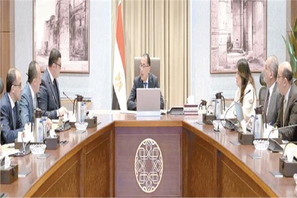 مدبولى خلال اجتماعه لمناقشة التطور العمرانى لمدينة سفنكس