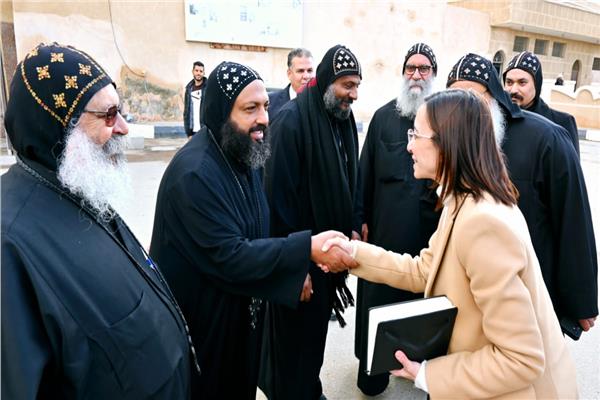 محافظ البحيرة تقدم التهنئة بعيد الميلاد المجيد