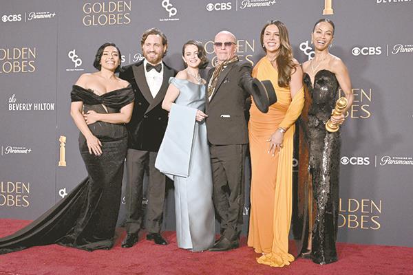 الحاصلين على الجوائز في حفل تتويج نجوم السينما والتلفزيون «جولدن جلوب»