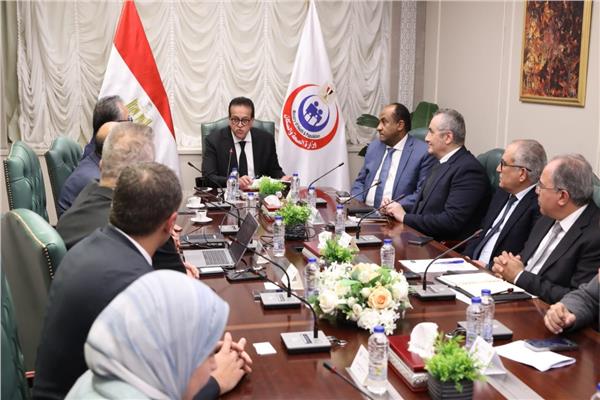من اجتماع وزير الصحة 