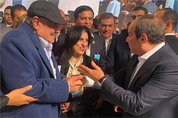 الراحل جلال الهريدي يصافح الرئيس السيسي