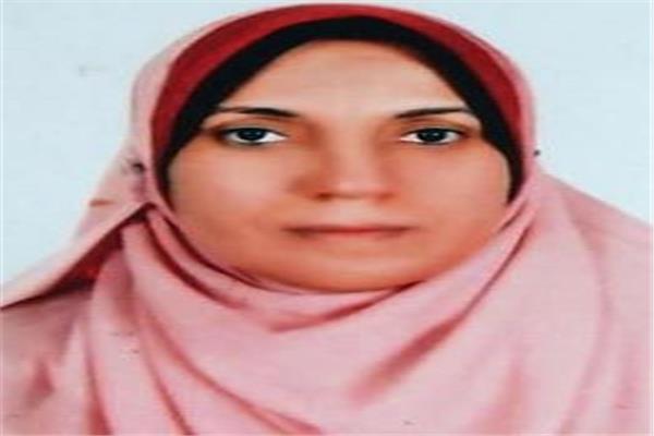 د. أمل صابر رئيس القسم ومدير معهد القطن الاسبق