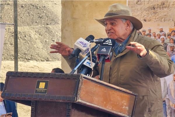  زاهي حواس يعلن اكتشافات أثرية مذهلة في ظلال معبد حتشبسوت بالأقصر   