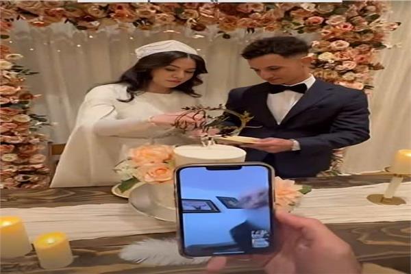 عمر أبن حنان ترك خلال عقد قرانه 