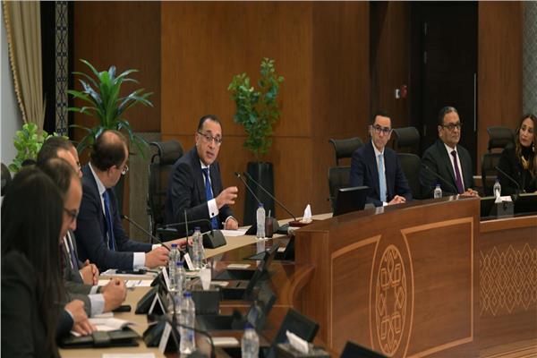  حسن الخطيب وزير الاستثمار