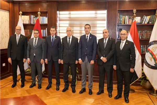 النائب العام يستقبل رئيس الاستئناف لنيابة استئناف قنا