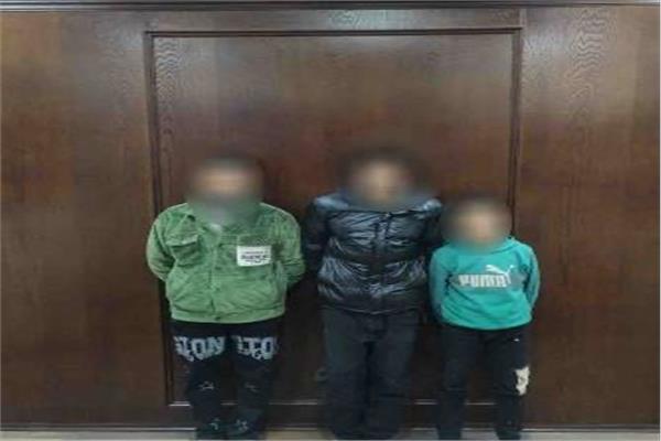 ضبط 3 أطفال لقيامهم بالتعدي علي كلب 