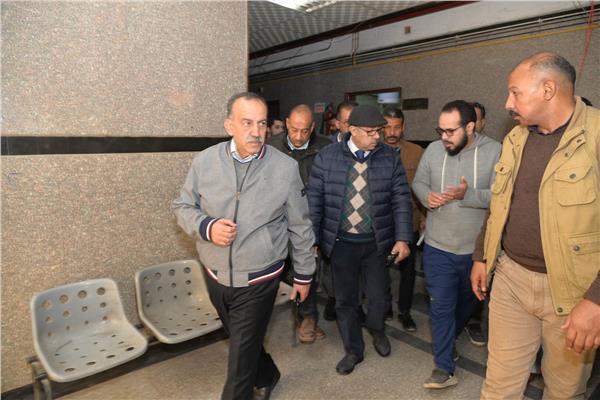 محافظ أسيوط يتفقد موقع إنهيار منزل بقرية بني شقير