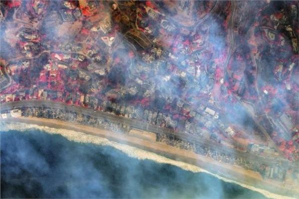 حريق لوس أنجلوس.. صورة جوية تكشف استمرار النيران