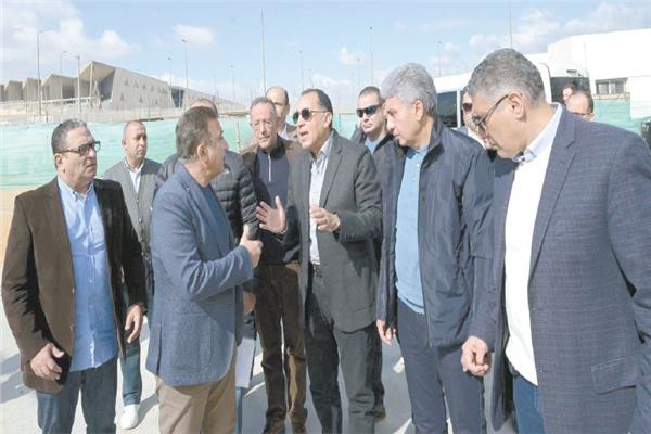 رئيس الوزراء خلال جولته بالمتحف المصرى الكبير