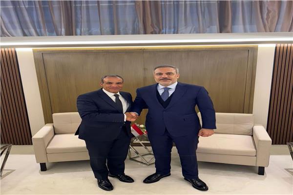 وزير الخارجية والهجرة يلتقي مع نظيره التركي على هامش اجتماعات الرياض     
