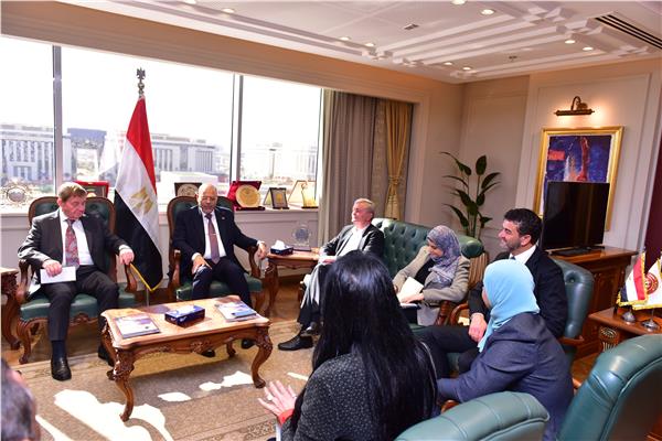 وزير العمل والصناعات الألمانية يبحثان تنقل الأيدى العاملة