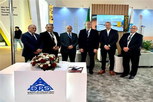 المهندس كريم بدوى وزير البترول والثروة المعدنية يتفقد أجنحة  معرض إكتفاء بالسعودية