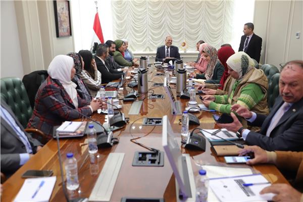  وزير العمل