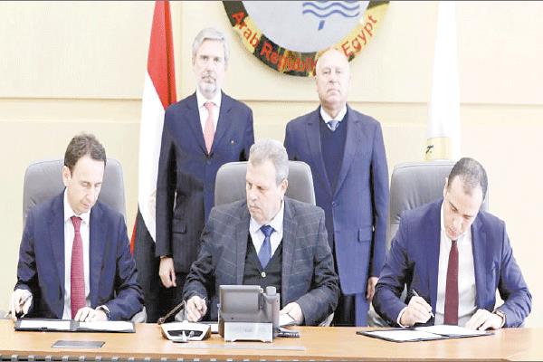 نائب رئيس الوزراء خلال توقيع الاتفاقية