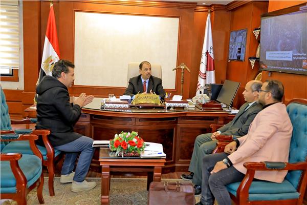 محافظ سوهاج يبحث تعديل مواعيد فتح وغلق المواقع الأثرية   