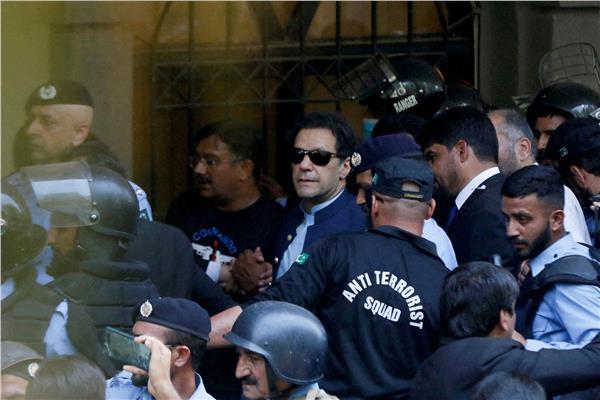 لحظة القبض على رئيس الوزراء الباكستاني السابق عمران خان - أرشيفية