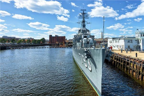 السفينة الأمريكية USS Green Bay  