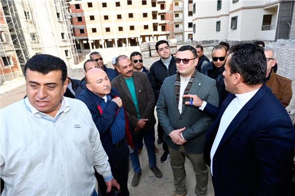 وزير الإسكان يتفقد مشروع الإسكان الأخضر