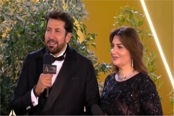 هاني رمزي رفقة زوجته في حفل JOY AWARDS
