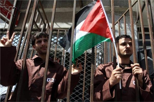 صورة أرشيفية - الأسرى بسجون الاحتلال 