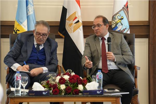 جانب من اجتماع الوزير