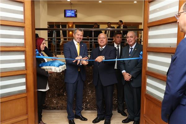 نائب رئيس مجلس الوزراء للتنمية الصناعية وزير الصناعة والنقل