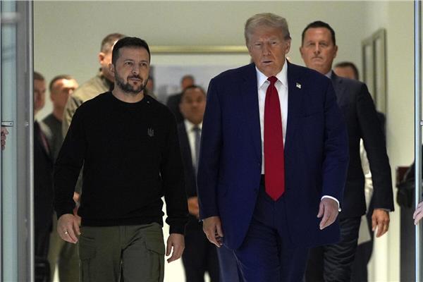 الرئيس الأوكراني فولوديمير زيلينسكي ونظيره الأمريكي دونالد ترامب