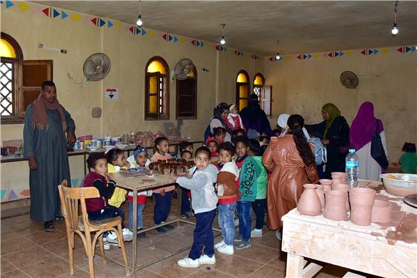 محافظ الأقصر يتفقد البيت النوبي