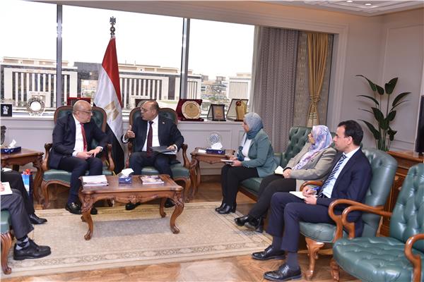 لقاء وزير العمل و سفير الفلبين