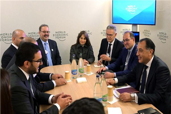  رئيس الوزراء يلتقي رئيس مجلس إدارة صندوق العمل "تمكين" البحريني