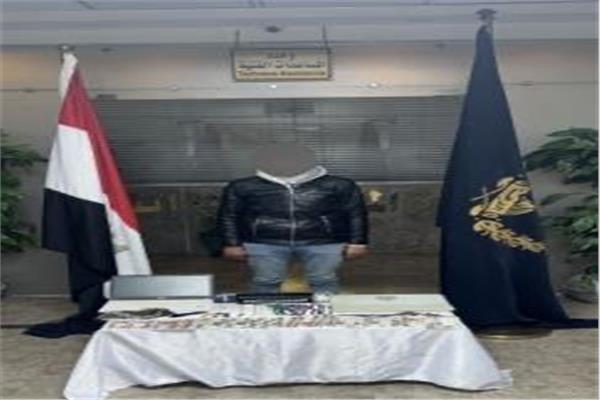 سائق قام  بسرقه فيلا شخص أجنبي
