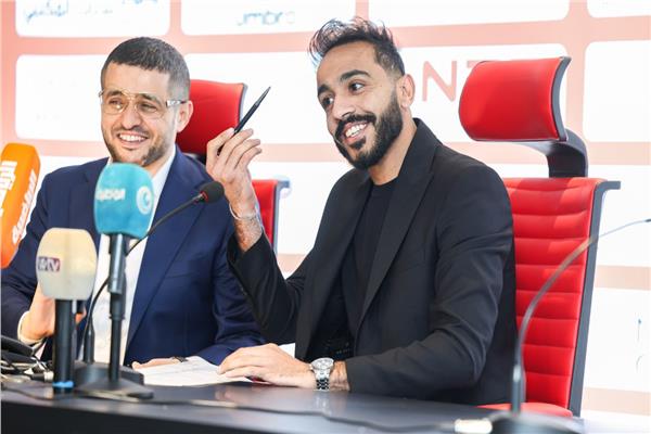 محمود عبد المنعم كهربا خلال مؤتمر تقديمه للاتحاد الليبي