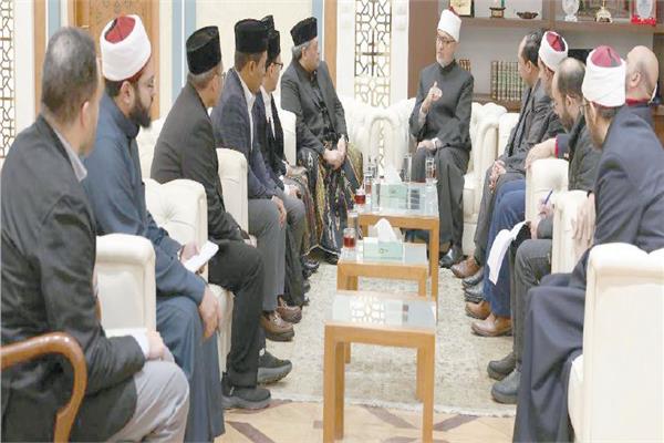  د. نظير عياد خلال استقباله الوفد الإندونيسى