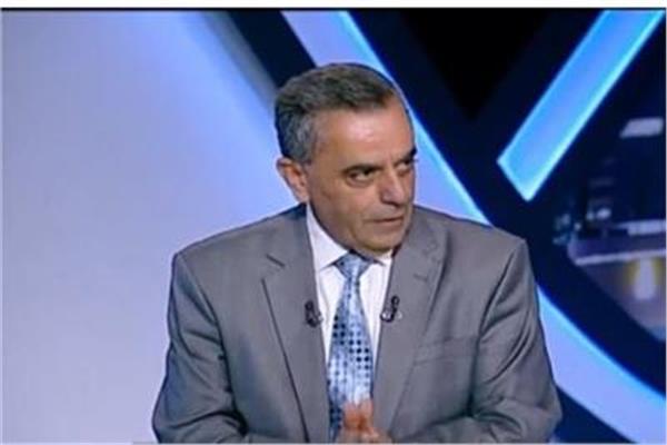  نعمان العابد، الباحث في العلاقات الدولية
