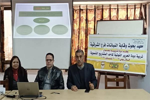 الزراعة تطلق برامج تدريبية لتوطين صناعة الحرير