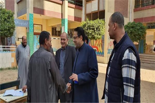 وكيل وزارة التربية والتعليم بالغربية يتفقد مقار لجان النظام والمراقبة