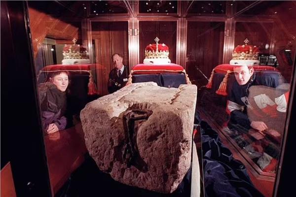 حجر المصير