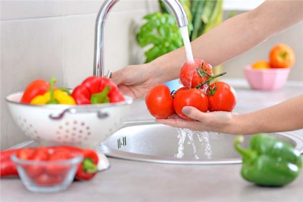 بـ 10 خطوات.. كيفية تنظيف الخضروات بشكل فعال؟