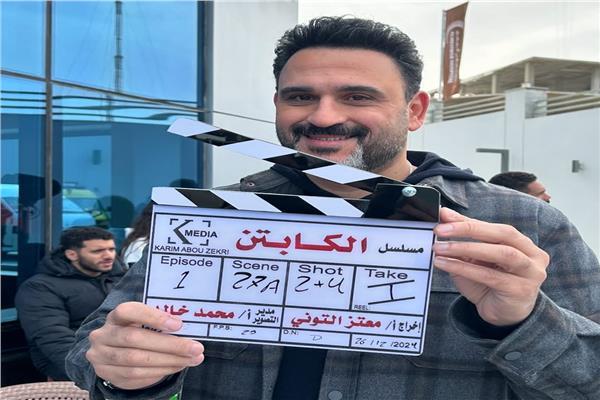الفنان أكرم حسني