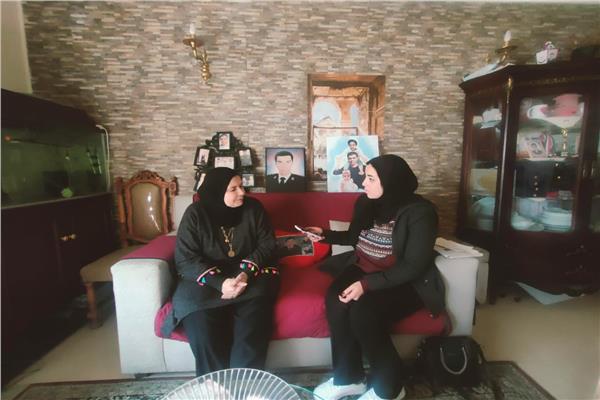 والدة الشهيد مصطفى يسري عميرة والزميلة أسماء مصطفى