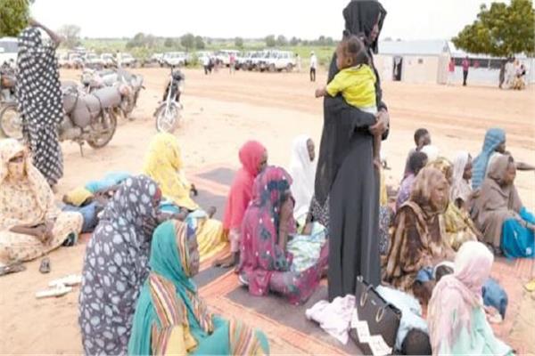 مشهد من مأساة النزوح فى السودان والذى يصل إلى ٢ مليون نازح 