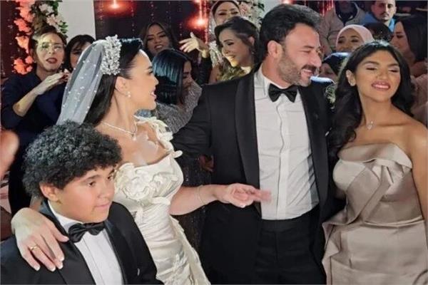 محمد العمروسي وزوجته مي فاروق وأولادها
